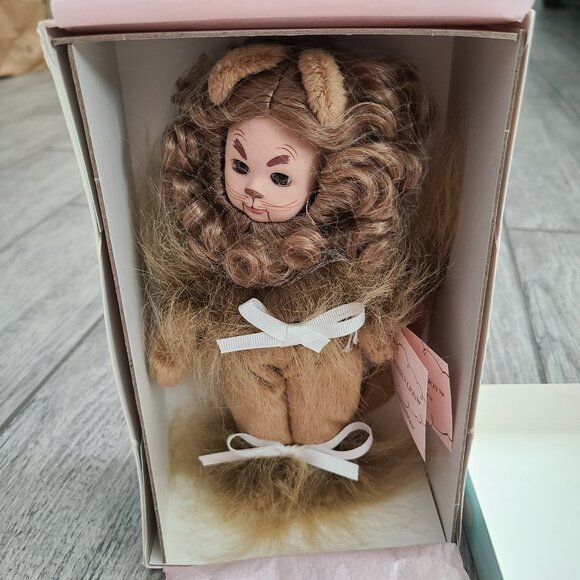 Madame Alexander “Cowardly Lion” Collectible Doll Style 64410 Wizard of Oz - Picture 7 of 11